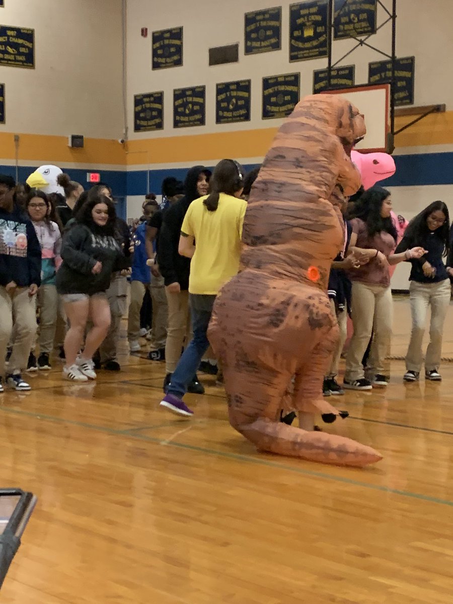 annjwms's tweet photo. STAAR part 2 begins @DueittEagles tomorrow and Principal @KimberlyD11398 brought in a fun teams of experts to get our scholars ready and motivated #thisishowweDueitt https://t.co/ukxTrwEIfM