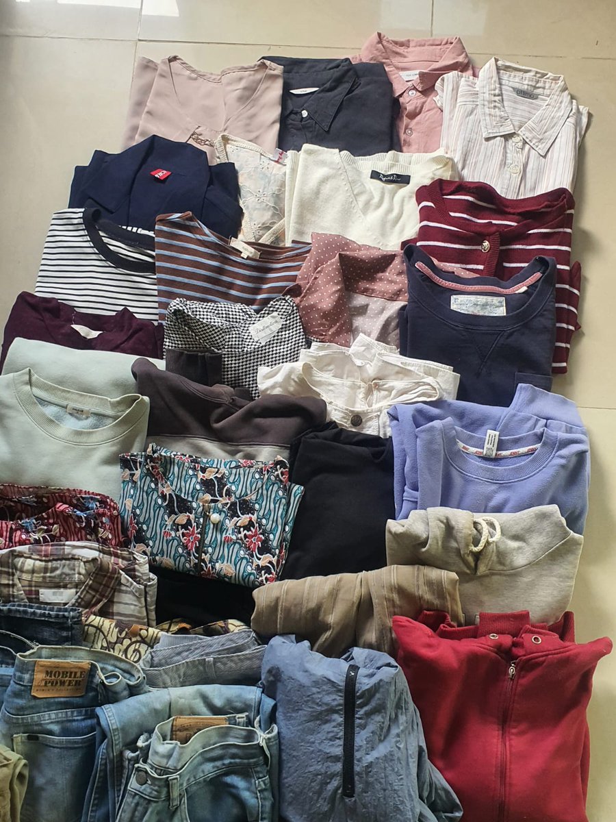 tzukiism's tweet photo. Halooo semuaaa, aku mau jualin beberapa bajuu akuuu. Mulai dari harga 5k ajaaaa. Untuk ld, lp bisa dm akuu ajaa yaa. Kondisi masih layak pakai, udah di laundry 😻😻 https://t.co/QwCcJH1I99