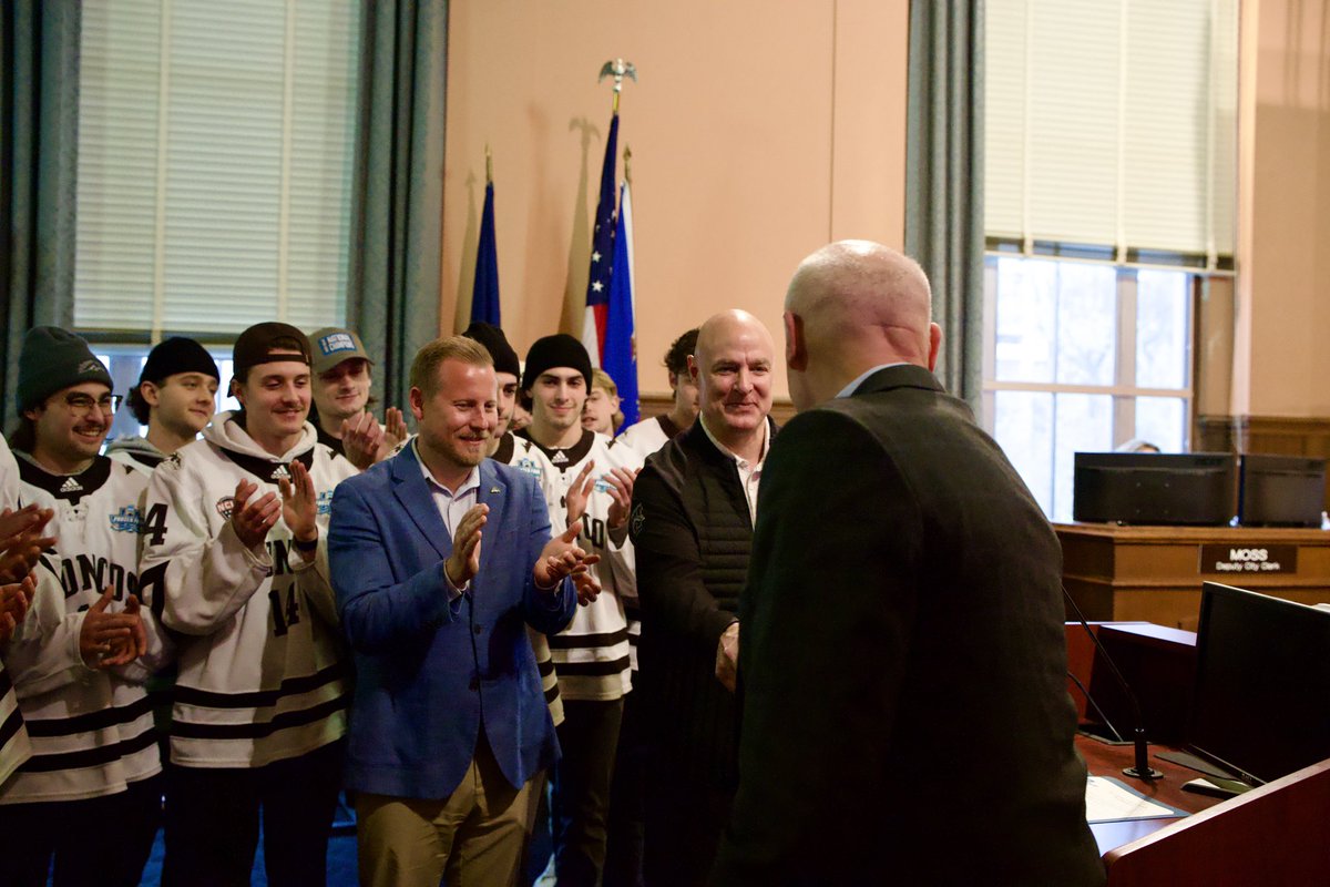 WMUHockey's tweet image. What an honor it was to accept the key to the City of Kalamazoo this evening!

#BroncosReign