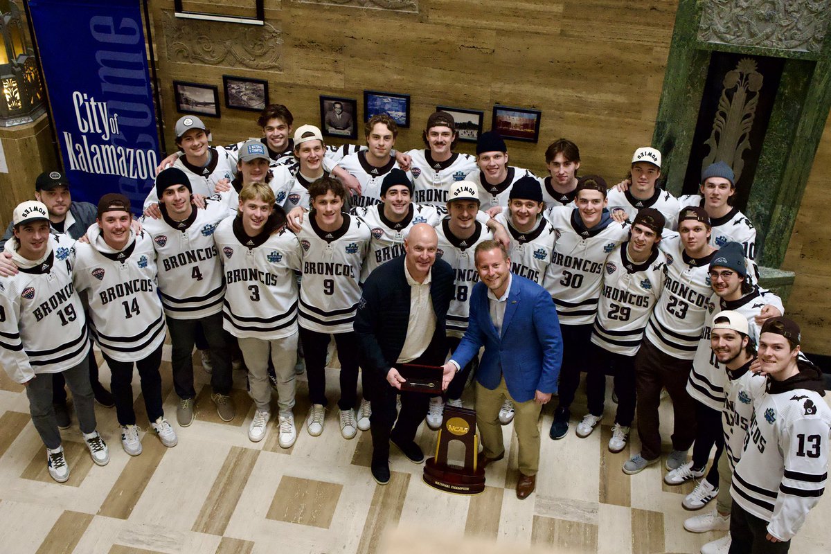 WMUHockey's tweet image. What an honor it was to accept the key to the City of Kalamazoo this evening!

#BroncosReign