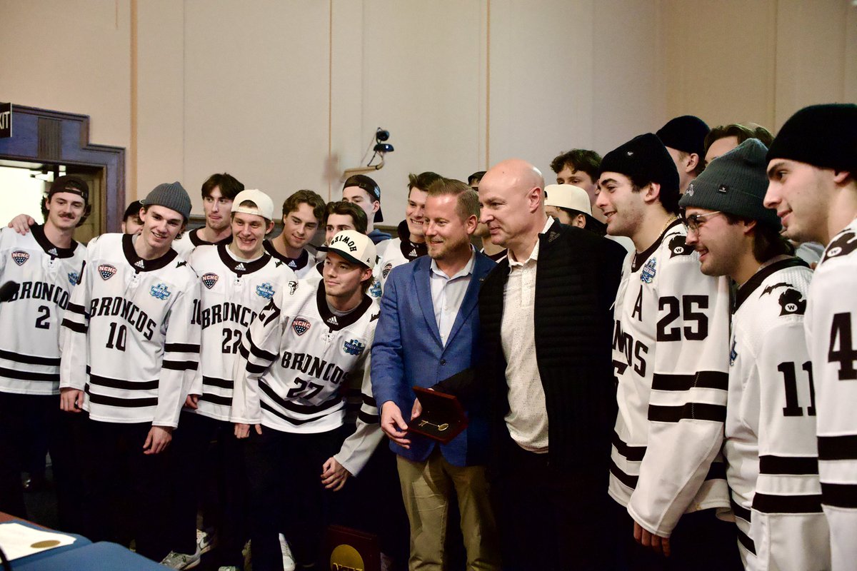 WMUHockey's tweet image. What an honor it was to accept the key to the City of Kalamazoo this evening!

#BroncosReign