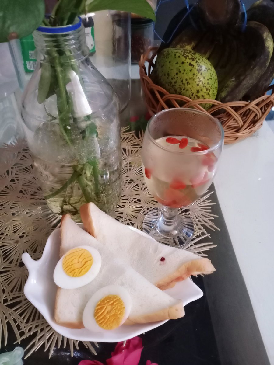 Berbuat baiklah kepada orang lain, meskipun mereka tidak pernah berbuat baik kepadamu..😥

Sarapan dulu gaaeeees, 
Biar kuat ngadepin orang😆