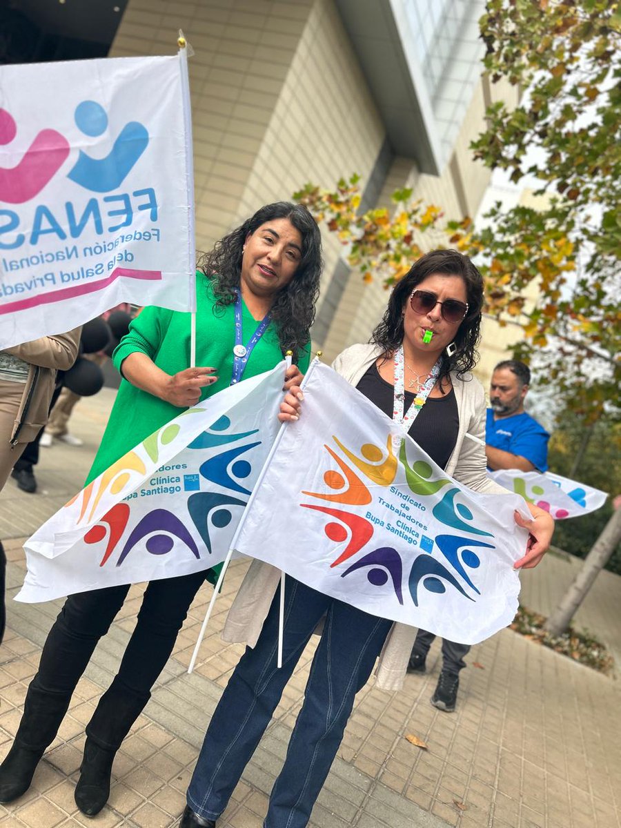 Rechazamos enérgicamente los masivos despidos en Clínica Las Condes, que dejan a más de 570 trabajador@s y sus familias sin sustento. Desde distintos sectores de la salud privada, nos congregamos para apoyar al Sindicato de Trabajadores en su lucha por dignidad y respeto.