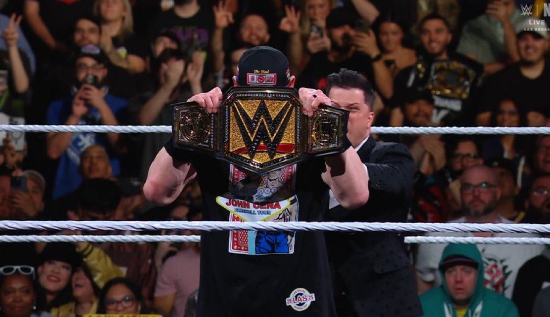 اهيييييننن الفخخخخامممه AURRRRRA 
#WWERaw