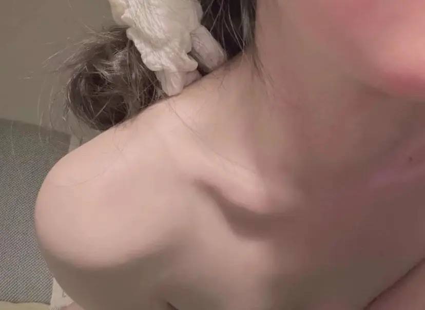 아침부터 찾아온 사랑스러운 
동생들 덕분에 오늘 기분이 최고!
이젠 심심할 틈도 없겠네 
동생들이랑 함께 즐길 수 있는 
시간들이 기다리고 있으니까^^
기분이 너무 좋아 셀카한장
동생들 누나 아직까진 볼만 하시죠?
섬에서 너무 외로우니 동생들 
누나 많이 많이 사랑해줘~
#제주도 #유부녀