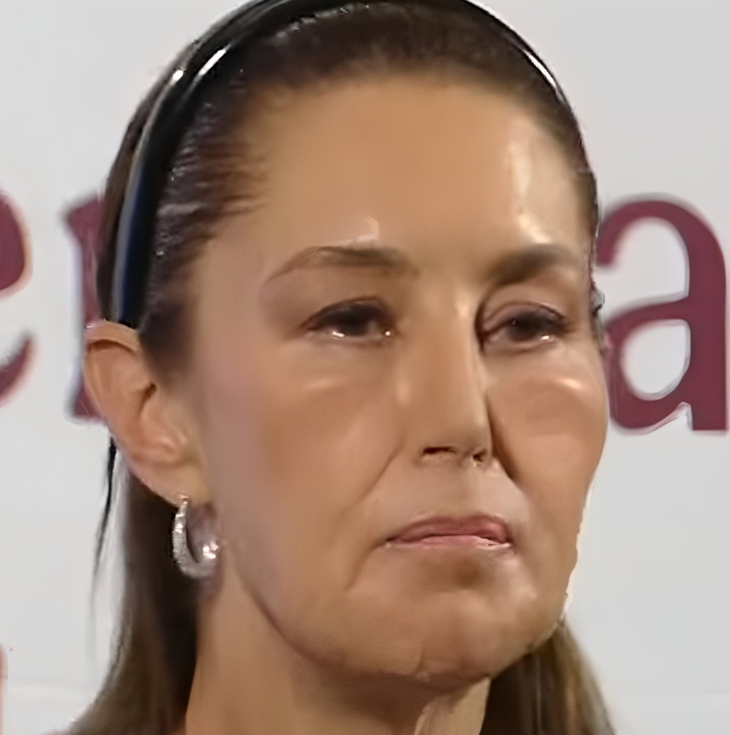 Aletse_04's tweet photo. Hay más botox en la cara de @Claudiashein que vuelos en el AIFA 😌 https://t.co/w6aXzMdmuF