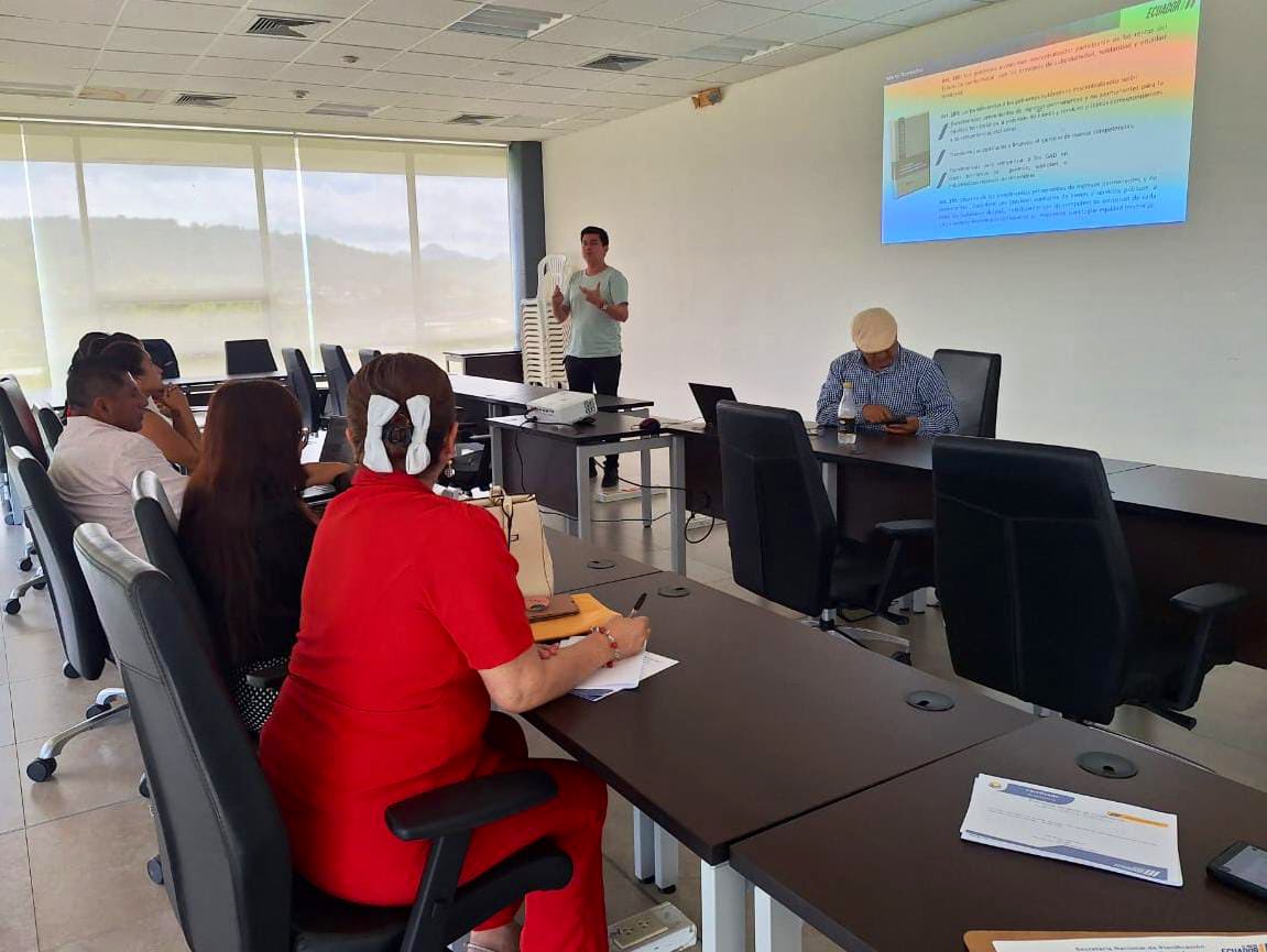 PlanificacionEc's tweet photo. 📍#Manabí | La Dirección Zonal 4️⃣ de @PlanificacionEc continúa con los talleres en territorio sobre "Sistema de Información para los Gobiernos Autónomos Descentralizados #SIGAD" con la participación de técnicos de 12 GAD. 🏛️💻

📊 Este espacio fortaleció las capacidades locales en planificación, seguimiento y reporte de metas, aportando a una gestión pública más eficiente, transparente y orientada a resultados.

🤝 ¡Seguimos construyendo juntos el #NuevoEcuador!