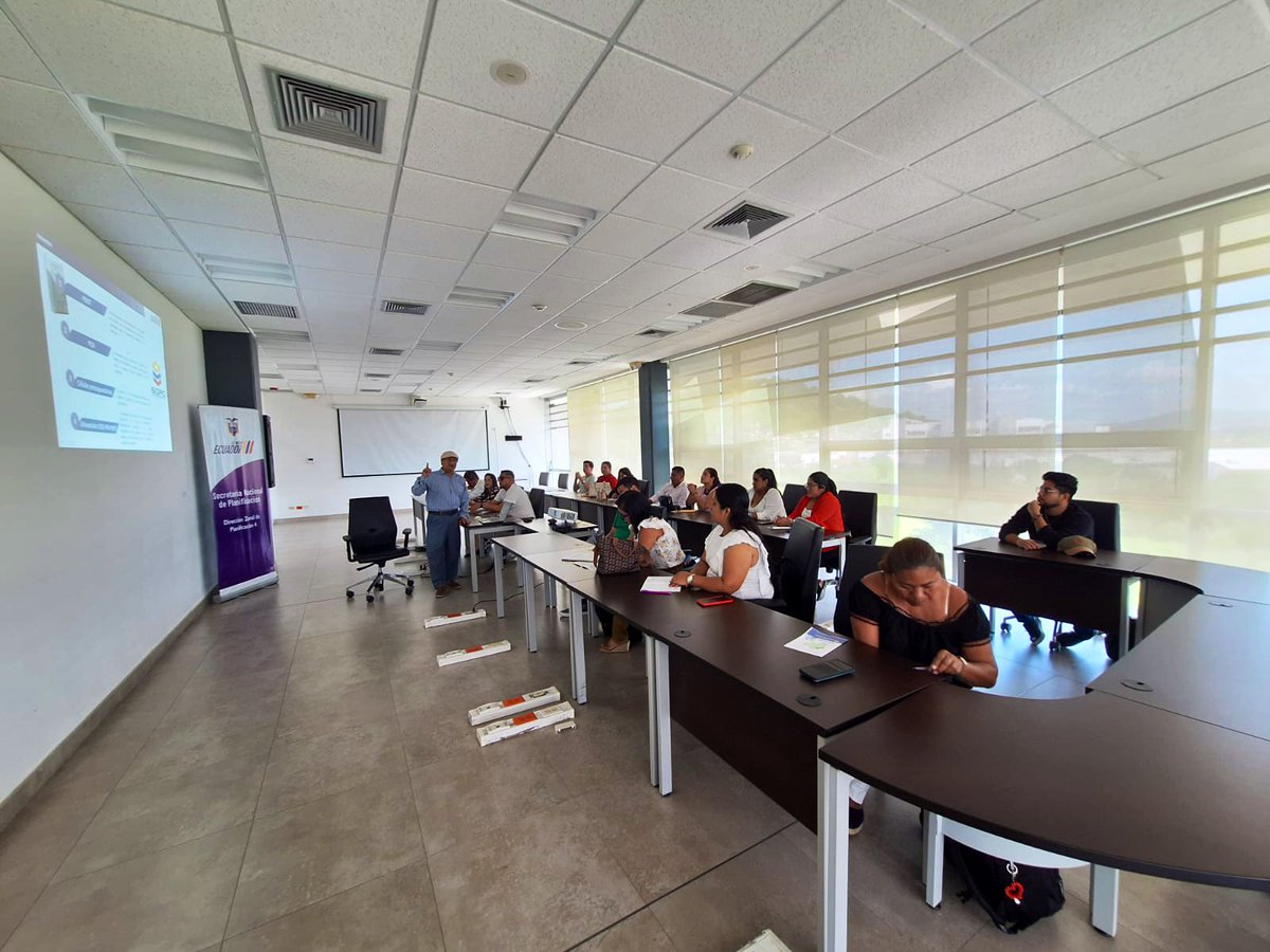 PlanificacionEc's tweet photo. 📍#Manabí | La Dirección Zonal 4️⃣ de @PlanificacionEc continúa con los talleres en territorio sobre "Sistema de Información para los Gobiernos Autónomos Descentralizados #SIGAD" con la participación de técnicos de 12 GAD. 🏛️💻

📊 Este espacio fortaleció las capacidades locales en planificación, seguimiento y reporte de metas, aportando a una gestión pública más eficiente, transparente y orientada a resultados.

🤝 ¡Seguimos construyendo juntos el #NuevoEcuador!