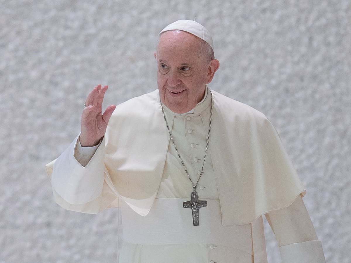 Con dolor, el mundo despide al Papa Francisco. Líder de justicia, paz y humildad. Su legado de amor e inclusión perdurará. #PapaFrancisco #QEPD