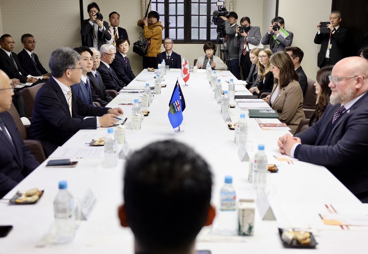 Danielle Smith (@abdaniellesmith) on Twitter photo Yesterday, I joined a roundtable hosted by Hokkaido Governor <a href="/naomichi_suzuk/">Naomichi Suzuki éŽæšçŽé</a> with representatives from Alberta - Hokkaido exchange programs - including student, teacher, agricultural, sports, and museum exchanges. We reflected on our strong history of cultural and trade ties and Yesterday, I joined a roundtable hosted by Hokkaido Governor <a href="/naomichi_suzuk/">Naomichi Suzuki éŽæšçŽé</a> with representatives from Alberta - Hokkaido exchange programs - including student, teacher, agricultural, sports, and museum exchanges. We reflected on our strong history of cultural and trade ties and