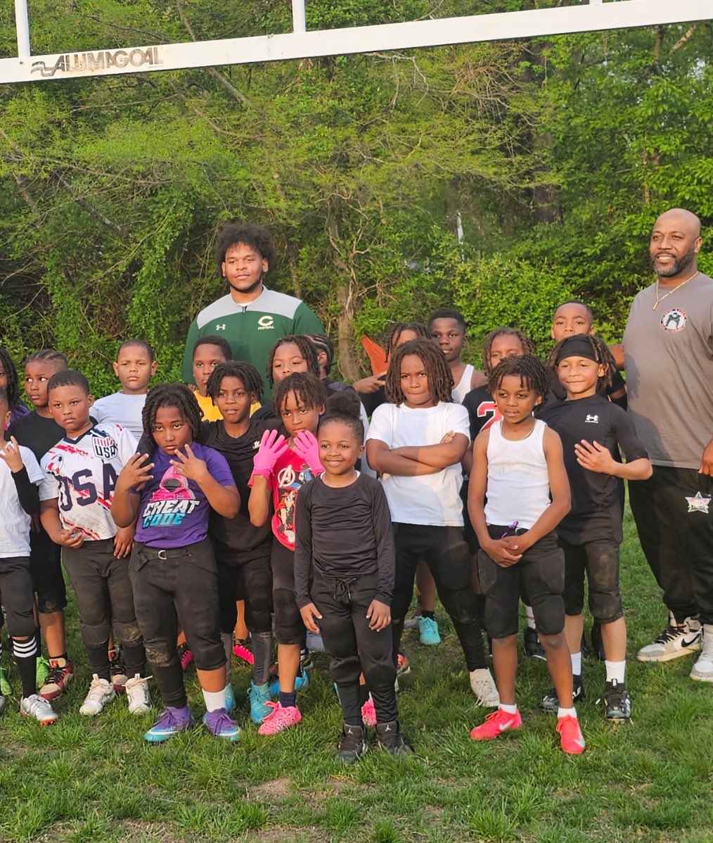 I want to thank the DMV Prime 8U football program, for having me out. I shared with them about what it takes to play High School football, keeping your grades up and training.  Thank you Coach Coop, and Coach Burger for the opportunity.  <a href="/CarrollDC_FB/">Archbishop Carroll Football</a> <a href="/CoachQuick_/">𝙲𝚘𝚊𝚌𝚑 𝚀𝚞𝚒𝚌𝚔 @ ʙɪɢ Cᴀʀʀᴏʟʟ</a> <a href="/NPCoachZim/">Donnie Zimmerman</a>