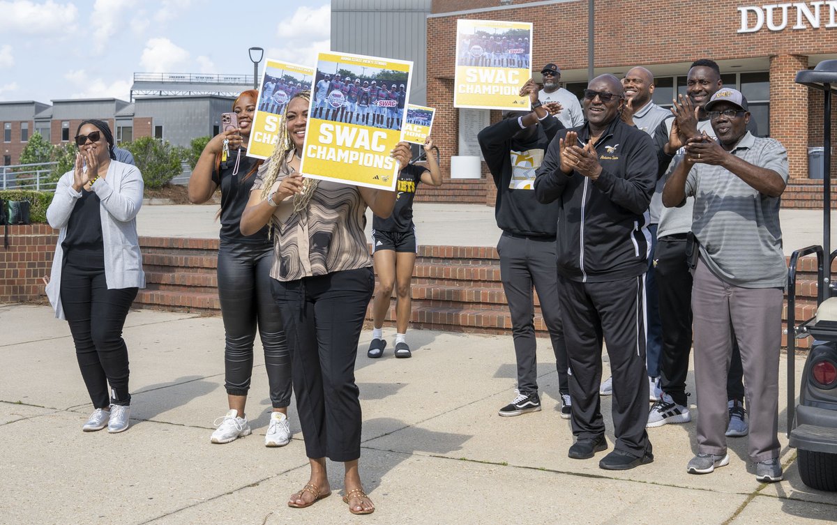 Alabama State University (@bamastate1867) on Twitter photo 𝑭𝒐𝒖𝒓 𝒊𝒏 𝒂 𝑹𝒐𝒘: The Hornet family gathered at the Dunn-Oliver Acadome today to celebrate our SWAC Champion men's tennis team!
Sunday's victory earned them their fourth consecutive championship! 🐝 #MyASU #WhereHistoryIsMade #SwarmAs1 #BigBamaState <a href="/BamaStateSports/">Bama State Athletics</a> 𝑭𝒐𝒖𝒓 𝒊𝒏 𝒂 𝑹𝒐𝒘: The Hornet family gathered at the Dunn-Oliver Acadome today to celebrate our SWAC Champion men's tennis team!
Sunday's victory earned them their fourth consecutive championship! 🐝 #MyASU #WhereHistoryIsMade #SwarmAs1 #BigBamaState <a href="/BamaStateSports/">Bama State Athletics</a>