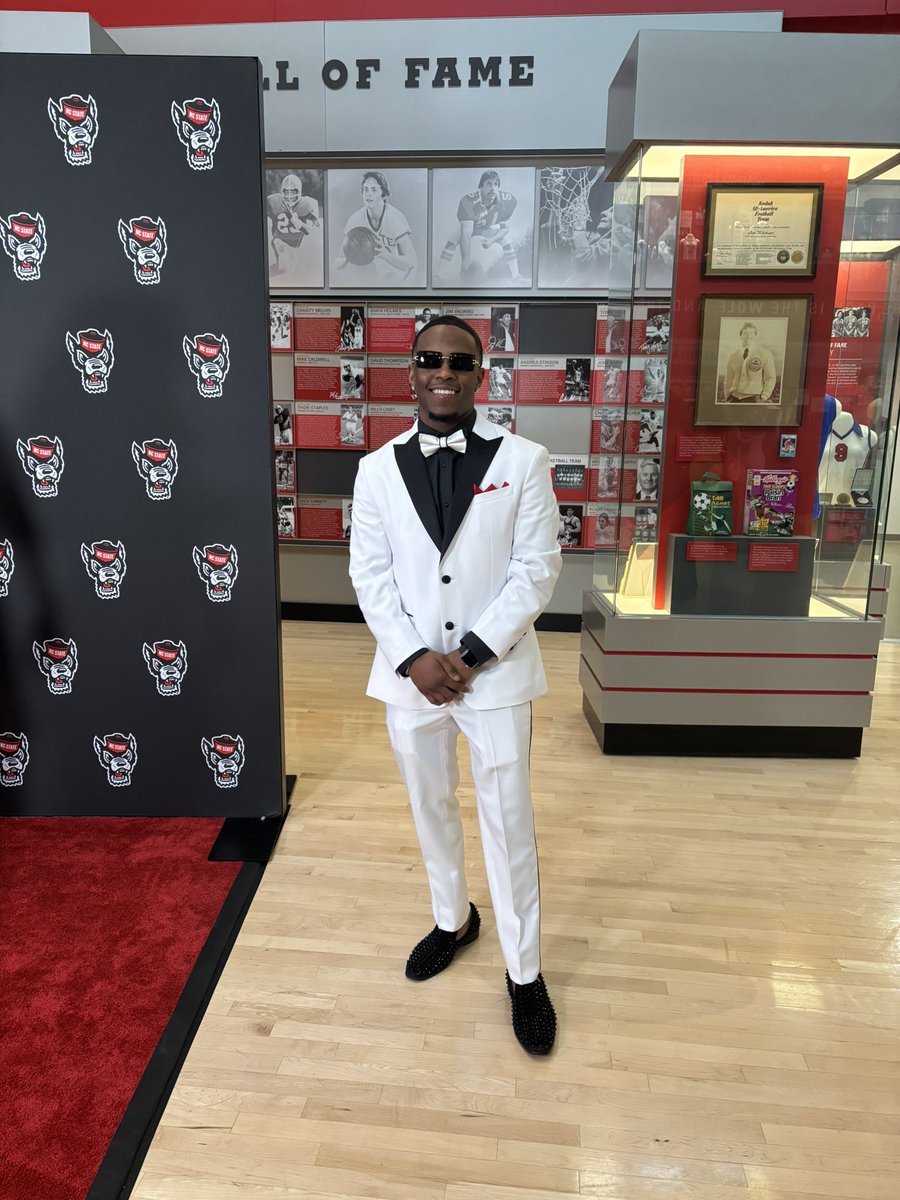 You already know who won the best dressed award for the men tonight…<a href="/PrettyBoyVince2/">MoneyTeam_Vinoo</a>