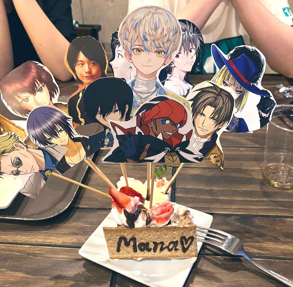 maruwasa9's tweet photo. 旅行で念願のヒアミーアウトケーキやって来た‼️🫶 https://t.co/xSl6jgnifH