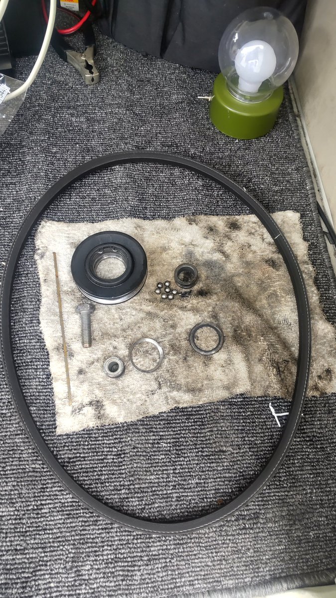 hossan_TK9004's tweet image. 外れたパーツ。。
#vwbus #vwtype2