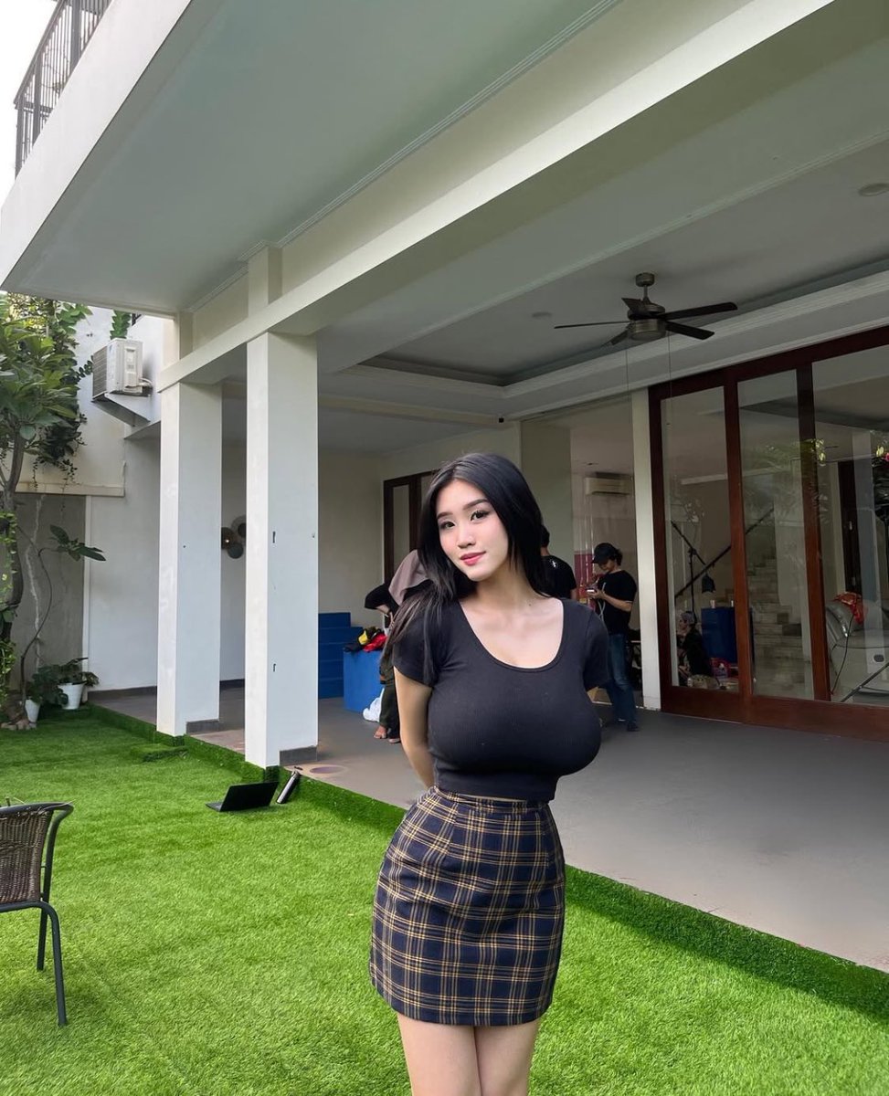 clichelithe's tweet image. Smile! Its still tuesday 🫣