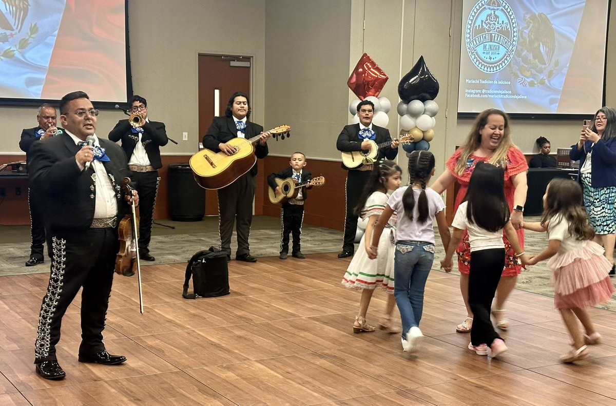 Hill students and Bilingual E-Library parents were honored to attend the <a href="/uhdowntown/">UHDowntown</a> Conjunto Cultural Appreciation event to celebrate Cinco de Mayo. 🌺Thank you Center for Latino Studies. ❤️#AldineImpact <a href="/AldineISD/">Aldine ISD</a> <a href="/Aldine_FACE/">Aldine ISD Family and Community Engagement</a>