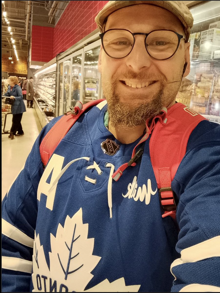 Kiel_Coyle's tweet photo. @maddyeisenberg Wore mine grocery shopping today :D https://t.co/jOirpQf8Mg