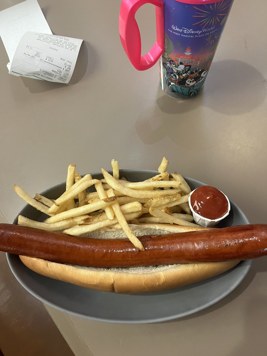 <a href="/spneverguts13/">marcos</a> e por acaso em caxias tem um hot dog com uma linguiça gigantesca ?? aq em sao paulo tb nao pq essa foto eu tirei nos eua