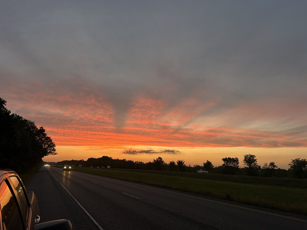 MurphyCBrooks's tweet image. Pulled over on the side of I-10 to take this. The Lord sure is an incredible artist.
Ecclesiastes 3:11❤️