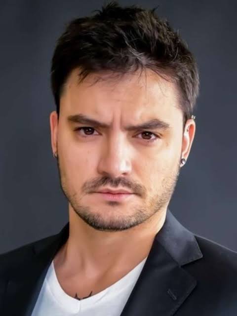 Chupeinews's tweet image. 🚨 ÍCONE: Felipe Neto afirma que, se for eleito presidente, o crime será PROIBIDO em todo o país.