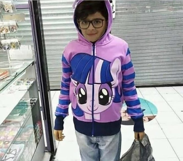 iMario97's tweet photo. Así es como LA FAMILIA DE MAX VALENZUELA ABUSÓ DE ÉL Y BUSCAN ROBAR TODO SU DINERO MIENTRAS LO DENUNCIAN Y DIFAMAN https://t.co/OOtuxS9jGd