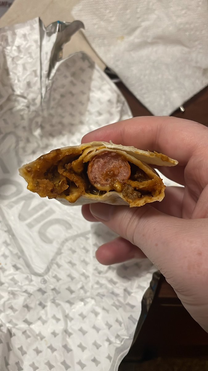 danliest's tweet image. Hey @sonicdrivein, I got your next menu idea. Fritos chili cheese coney wrap. It’s 🔥🔥🔥🔥