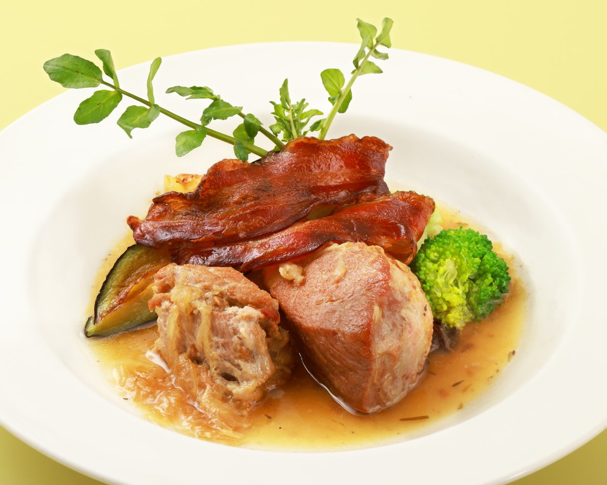 TOKYOX_Pork's tweet photo. レストランではランチ・ディナータイムでTOKYO Xの美味しいお肉料理を楽しめます🥰
当日は屋外軽食スペースもあり、TOKYO Xのホットドッグとベーコンを盛り合わせた「TOKYO Xデリシャスコンボ」とクラフトビール🍺を楽しめます😍
素敵メニュー…😍これは食べたい…！🤤🤤🤤

#お肉 #福生グルメ #TOKYOX https://t.co/Wut8FDgQpY