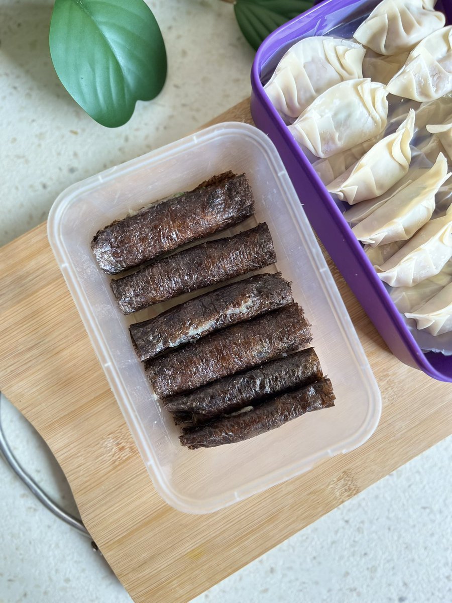 hi_namyraaa's tweet image. Nyetok pangsit buat Frozen Food ku lagi. Tanpa tepung dan full dada ayam. 
Kalau dipakein kuah bisa, mau di panggang kayak gyoza pun jg bisa 🫶