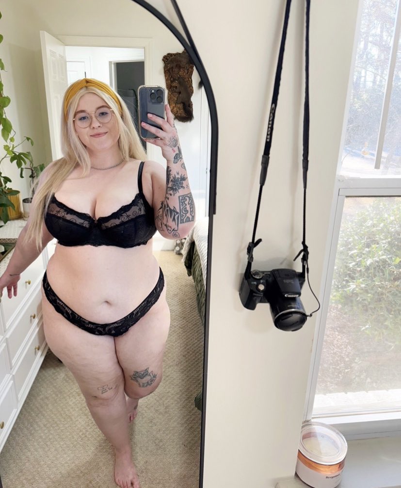 vickyjadex's tweet photo. ‘hi’ if u want a free pic (serious) https://t.co/0R1jgf9iLK