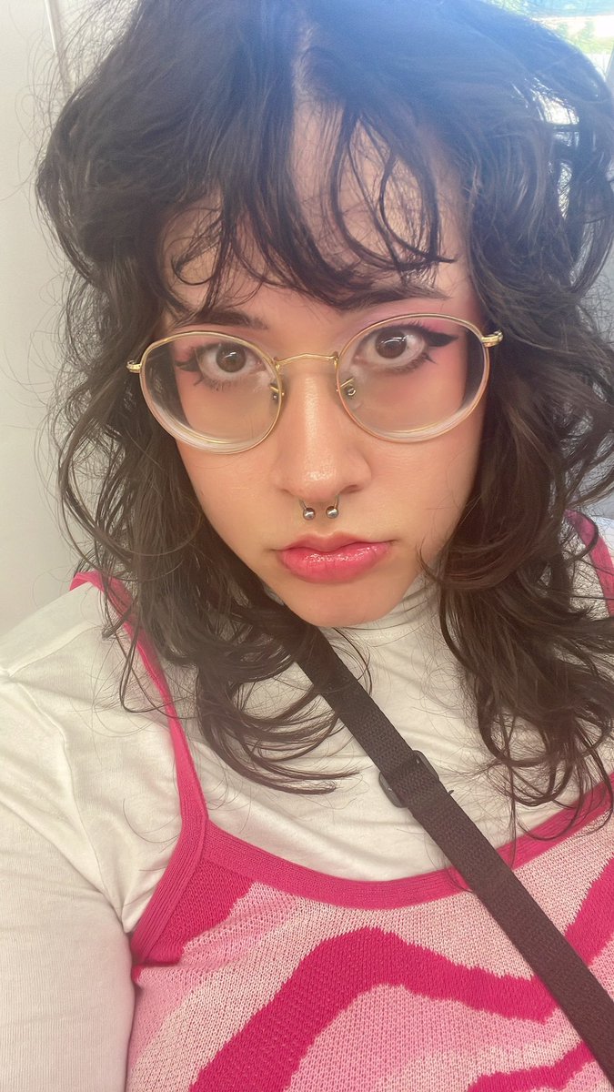 femmebush's tweet image. hiiii gorgeous tall tgirlies can i look up at u like dis :3 🥺🎀