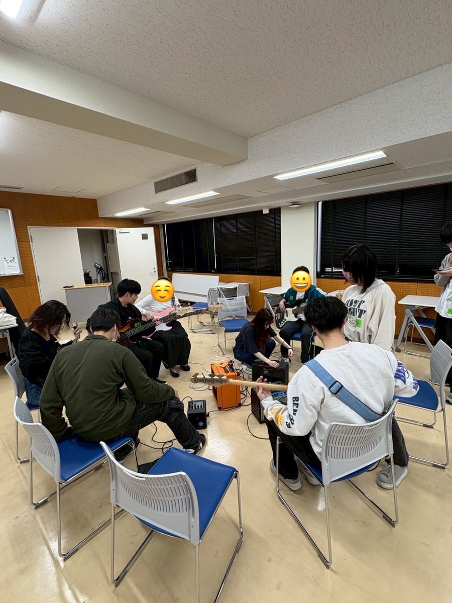 475keion's tweet photo. 今日も楽器体験します🎸

🗓時間:16:45〜
📍場所:112or食堂前

ついに最後の新歓です！
初心者も大丈夫！先輩がしっかりサポートします◎
まだサークル選びで迷ってる方、兼部先迷ってる方、軽音は自分の好きな時に活動日を決められる自由なサークルです！
皆さんとライブできるのを楽しみにしてます！ https://t.co/lEG4AveBh3
