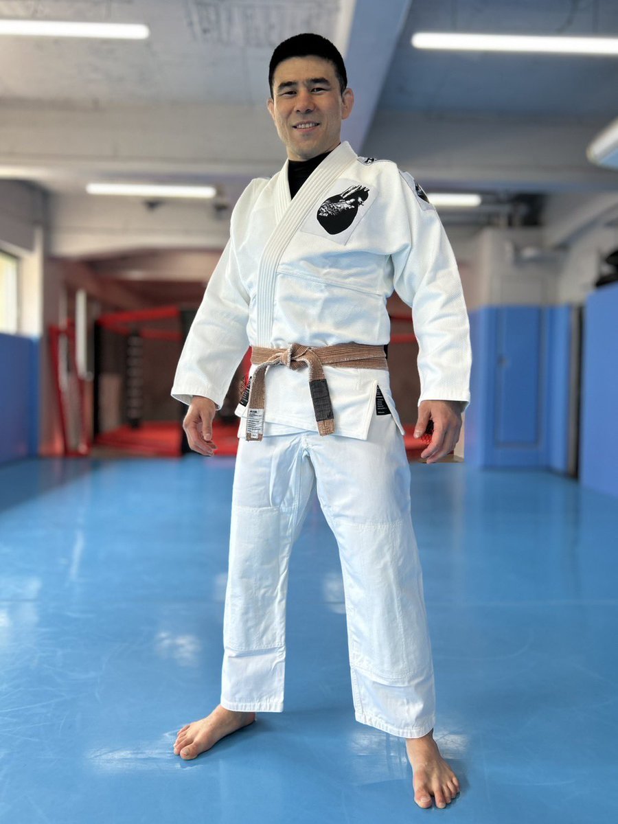 takasuke_kume's tweet image. 柔術着を新調🙇‍♂️

ALMA 国産柔術衣 “REGULAR KIMONO” (レギュラーキモノ)

着心地、動きやすさも抜群です🥋

いつもありがとうございます🙏
@MW_JAPAN 
@ALMA_jjmma 

#ALMA
#MartialWorld