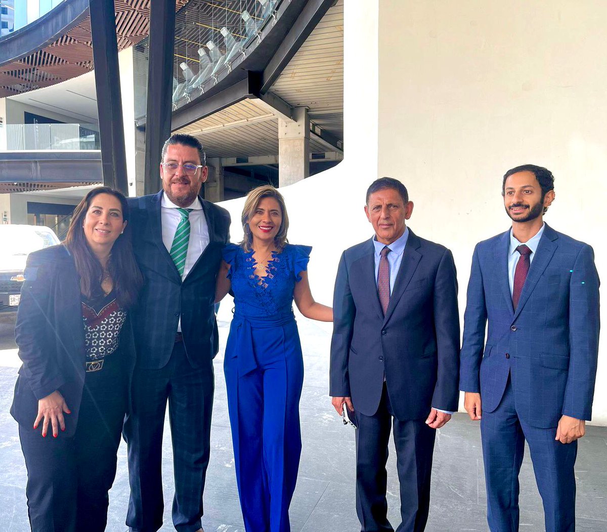 En representación de nuestro titular <a href="/Javier_AquinoL/">Javier Aquino Limón</a>, la subsecretaria de Opciones Productivas <a href="/Elsa_RuizBz/">Elsa Ruíz Betanzos</a>, asistió a la presentación del Plan Estratégico del Sistema Producto Aguacate del Estado de Puebla 🥑 con la presencia de 150 productores de la entidad. (2/2)