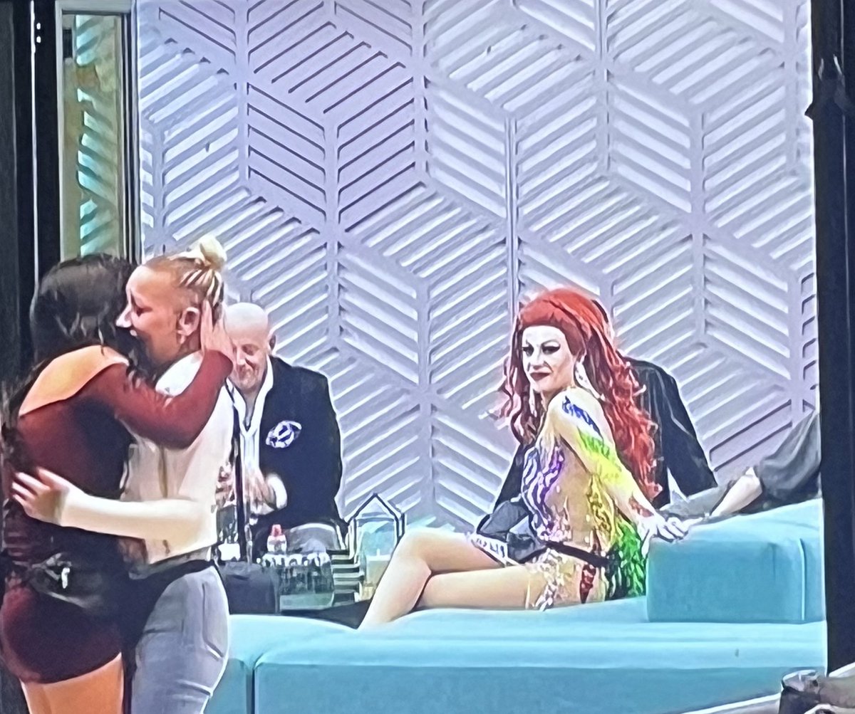 El living de GH en este momento es cuando en tu cumpleaños se te juntan los amigos de la facultad, del gimnasio y del curso de macramé #GranHermano