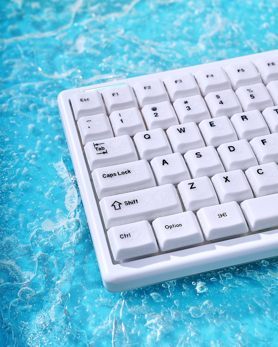 CerakeyOfficial's tweet photo. ZEN75 |  Go Crazed With Ceramic Keycaps

❄️ White crazed - Summer Breeze, Winter's Ease. 
Effortlessly typing on a snowflake in the summer, what a refreshing and cooling moment!

#cerakey #zen75 https://t.co/VkhDWLMrst