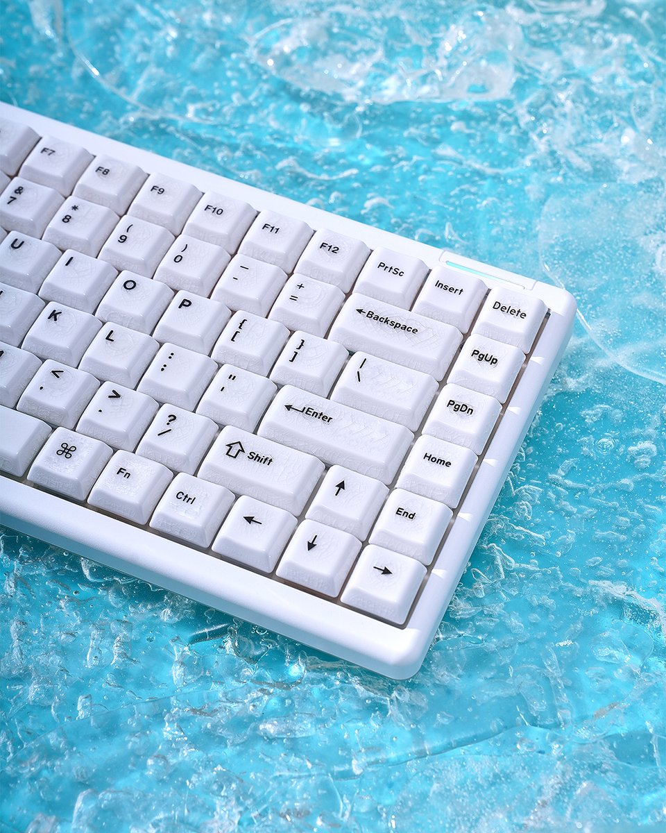 CerakeyOfficial's tweet photo. ZEN75 |  Go Crazed With Ceramic Keycaps

❄️ White crazed - Summer Breeze, Winter's Ease. 
Effortlessly typing on a snowflake in the summer, what a refreshing and cooling moment!

#cerakey #zen75 https://t.co/VkhDWLMrst