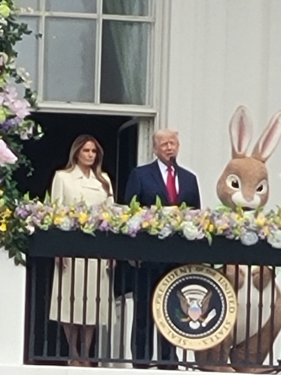 IgnazioPlaton's tweet photo. Had a great day at the Easter egg roll. @POTUS had more fun than all the kids. In a sea of people we made our way around and had an amazing day. https://t.co/JbaHNkMNwZ