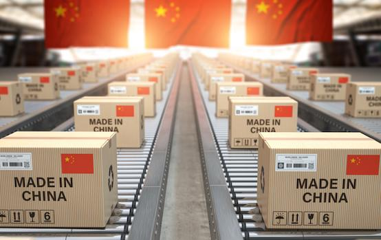 🇺🇸😂 America laughed at China for being "the factory of the world." But have you ever laughed with $30 billion in your pocket? 🇨🇳🤩

US brands proudly say "Designed in California", but where are those products really made? Shenzhen, Guangzhou and Yiwu. You sell hoodies for $90,