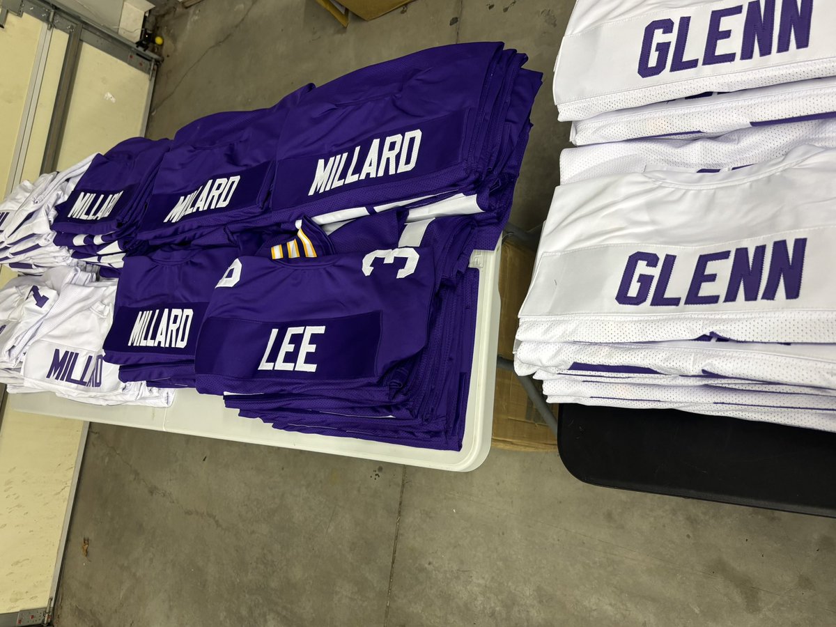 Big garage sale at my place this Saturday from 2-4pm. All signed jerseys, mini helmets, footballs $75.00!! Signed T-Shirts and 8x10s $15.00, Can Koozies $10.00. 
Keith Millard, Henry Thomas, Carl Lee and Vencie Glenn will be here to sign everything and take pictures. 
Share this