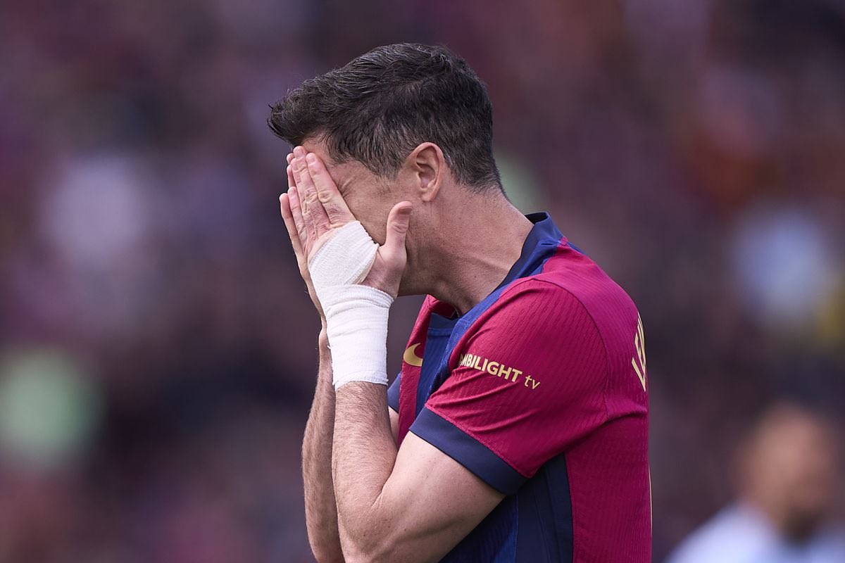 للأسف تأكد غياب ليفاندوفسكي عن كلاسيكو نهائي كأس الملك ومباراتي انتر ميلان.🚨🚨🚨💔