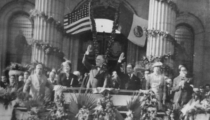 Los presidentes Manuel Ávila Camacho y Franklin D. Roosevelt en el Palacio de Gobierno de #NuevoLeón (20 de abril de 1943)
//Adrián Cruz//