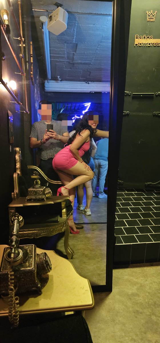 #lunesdeseducción 
Primer evento con <a href="/Elpunto_sw/">EL PUNTO SW</a> festejando a la hermosa @Daniysim1 
Que planes para esta semana 😈😈