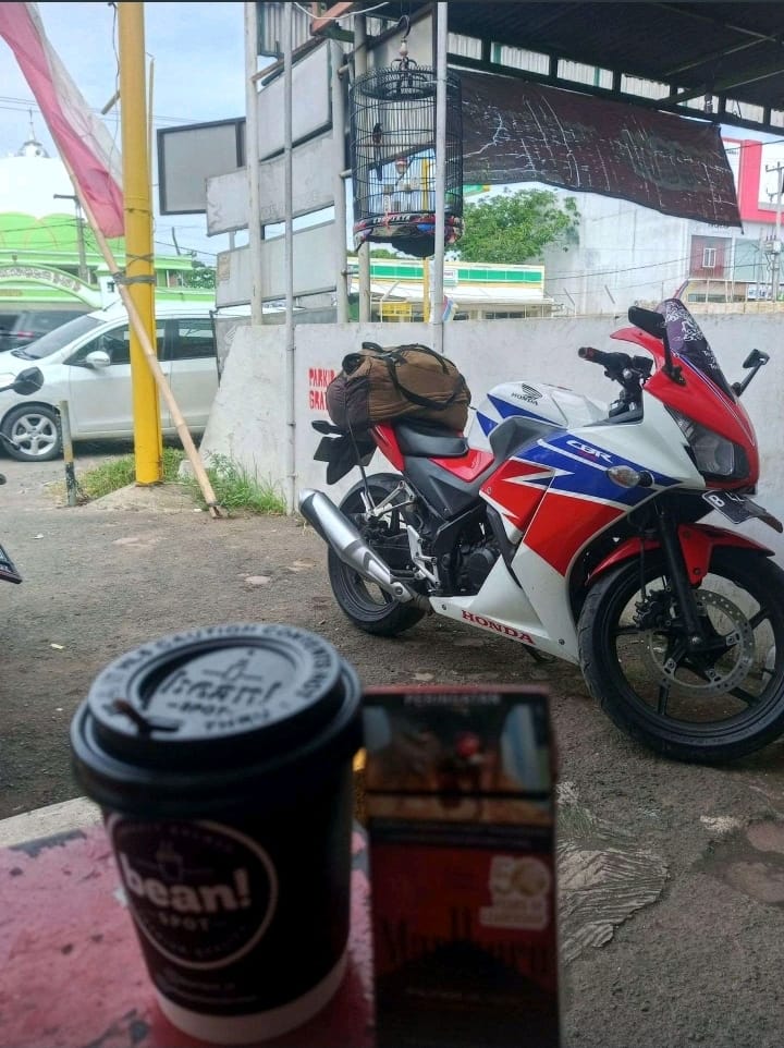 Atletranjang87's tweet image. Melepas lelah dan rasa kantuk sejenak....ngademin mesin
#HondaCBR #SoloRiding