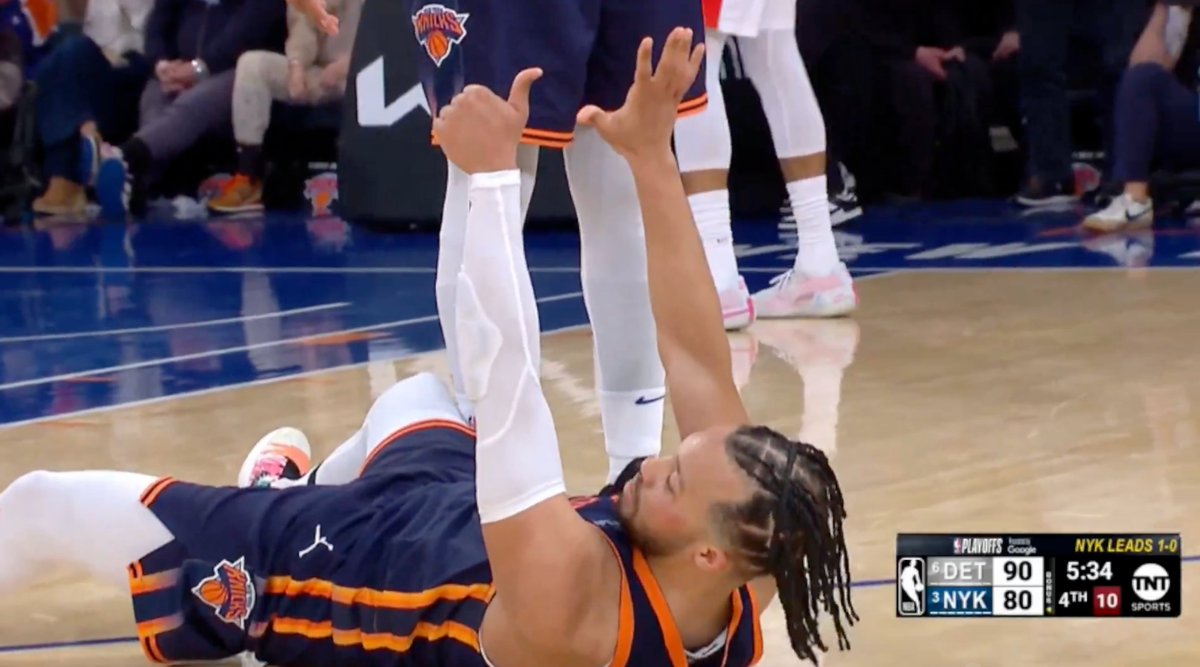 How many points did the Knicks lose by