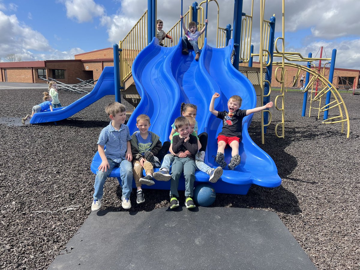 MsMeganGibson's tweet photo. So happy to have a forecast of nice weather! 🤗🤩 #CubClub #PreK #mcscbears https://t.co/2Uik2ZLLDd