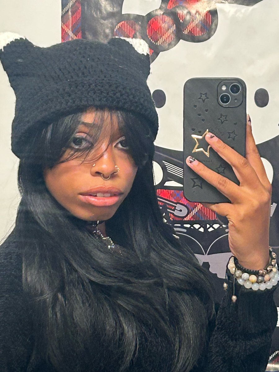 bakedkat_'s tweet image. hmmmm how do I word this….maybe pls like retweet and share 🥹 I’m 24 it’s my prime year and I need for this to happen 🖤 #modelingagencies #modeling