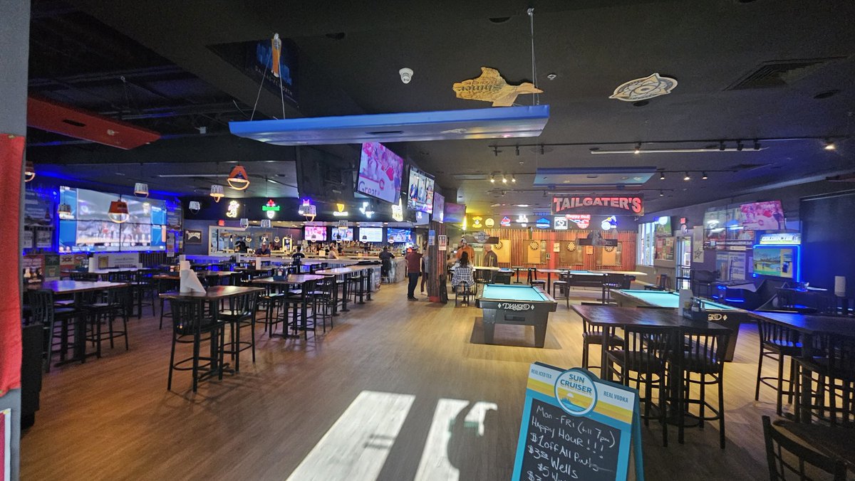 Larry_SkyTab's tweet image. Tailgaters Snookered in #FriscoTX just got upgraded to @SkyTabPOS powered by @Shift4. Come by and have a drink and a burger.