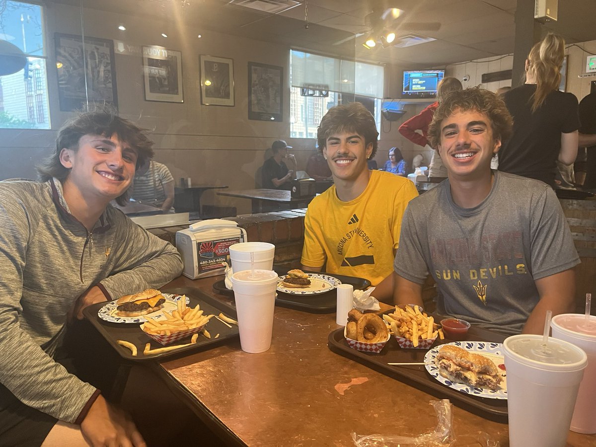 michaelzdebski's tweet photo. Chuckbox for dinner and then @ASUFootball doesn’t get better than this 🏈 @KennyDillingham @CoachMohns @aguanos @SRHSFootball1 @DysartUSD @wilkecoach https://t.co/rnYDWd14jl