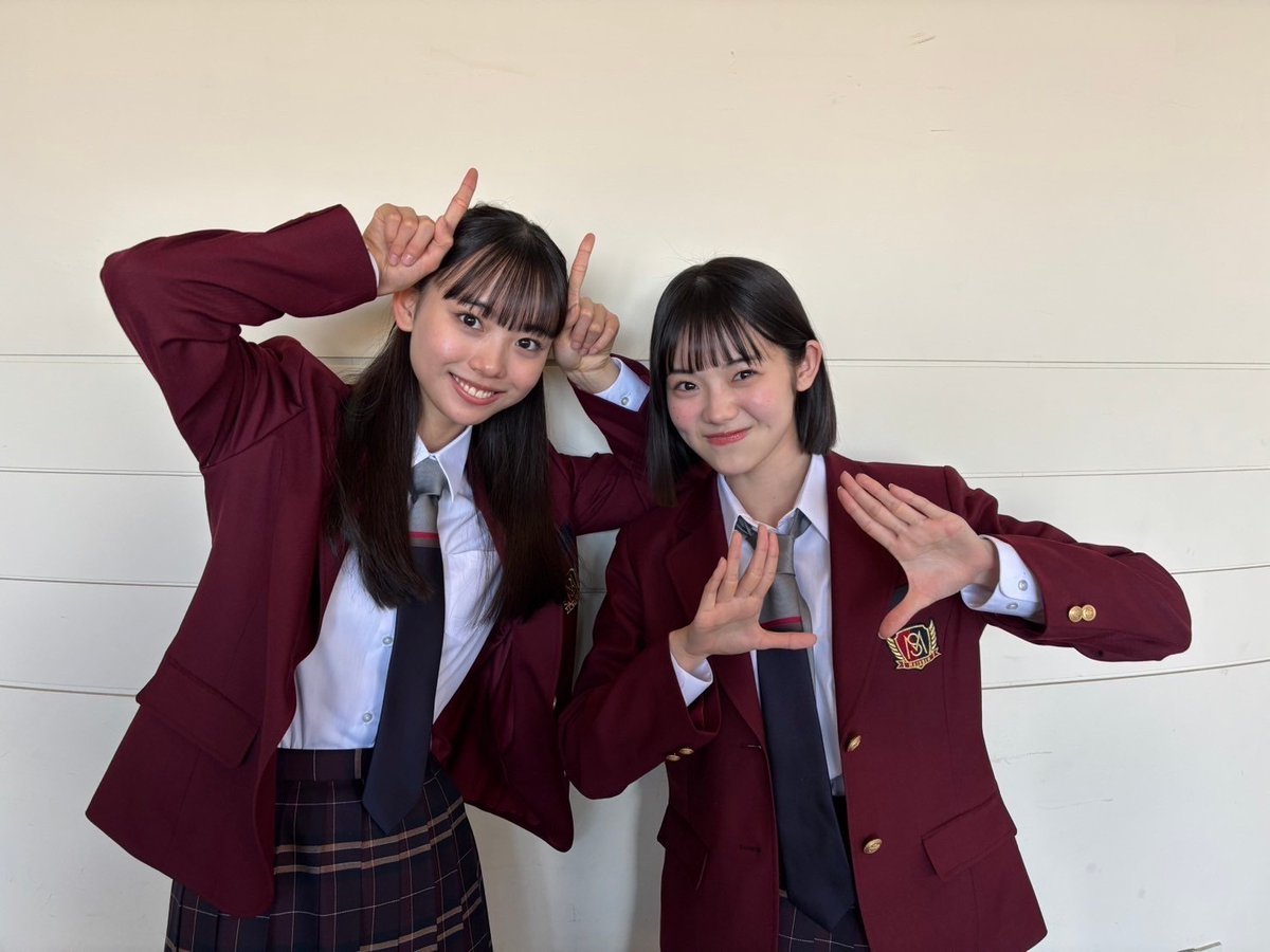 ✨👩‍🏫#神説教オフショット📸✨

この2人の2Sが実現💕
麻衣(#松本麗世)✖️友理奈(#志田こはく) 

戦隊シリーズに出演していたお2人⚔️
お互いのポーズでパシャリ📸

第2話見逃し配信中💥
お気に入り登録も！
bit.ly/kamisekkyo_ntv…

🏫なんで私が #神説教🗯️
【第3話】4月26日(土)よる9時

#広瀬アリス